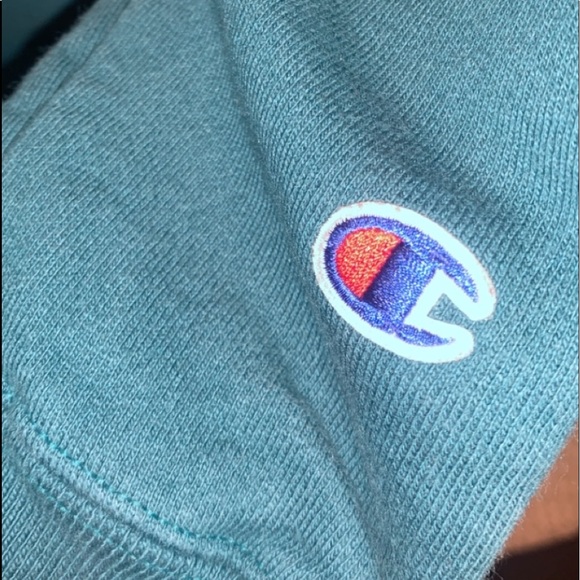 Champion Sweatshirt - Picture 2 of 4